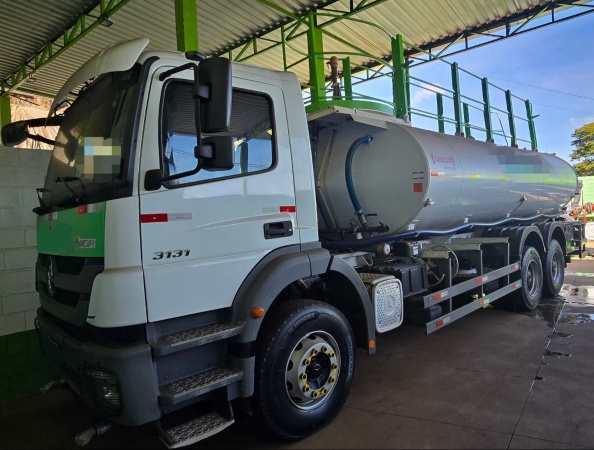 Caminhão Mercedes Benz AXOR 3131 6X4 ano 2022