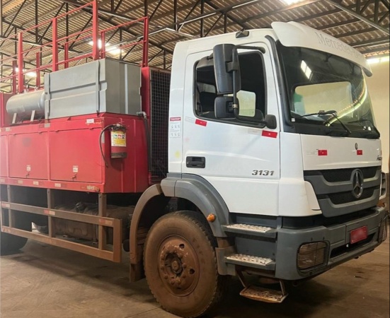 Caminhão Mercedes Benz AXOR 3131 6X4 ano 2014