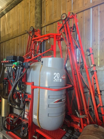 Pulverizador Kuhn 800 Litros ano 2024