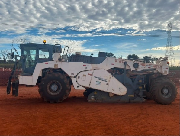 Fresadora Wirtgen W200 F ano 2012