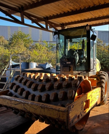Rolo Compactador Caterpillar CP 533E ano 2010