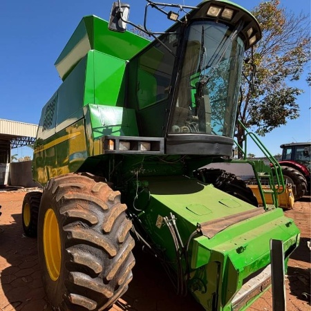 Colheitadeira John Deere 1550 ano 2003
