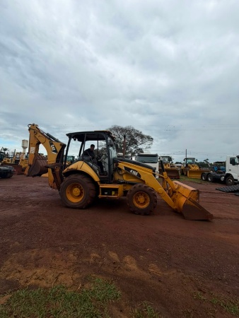 Retroescavadeira Caterpillar 416 E
