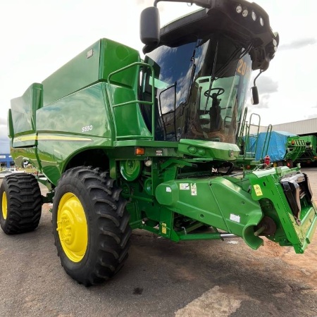 Colheitadeira John Deere S550 ano 2015