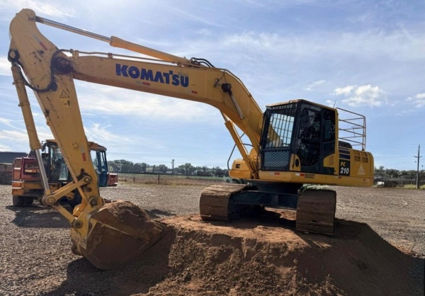 Escavadeira Komatsu PC210 ano 2022 - PC210 - Máquinas de Linha Amarela