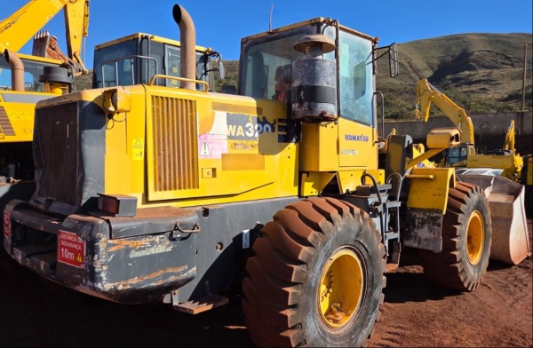 Pá Carregadeira Komatsu WA320 ano 2021