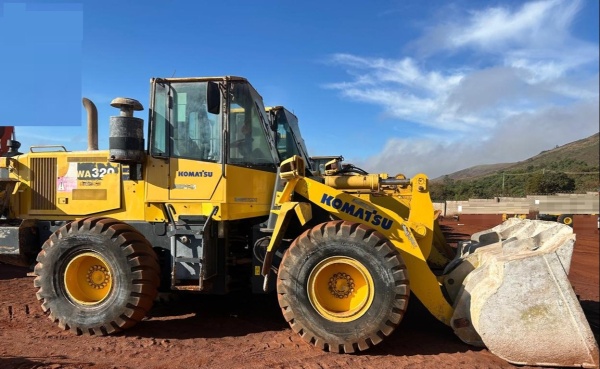 Pá Carregadeira Komatsu WA320 ano 2021