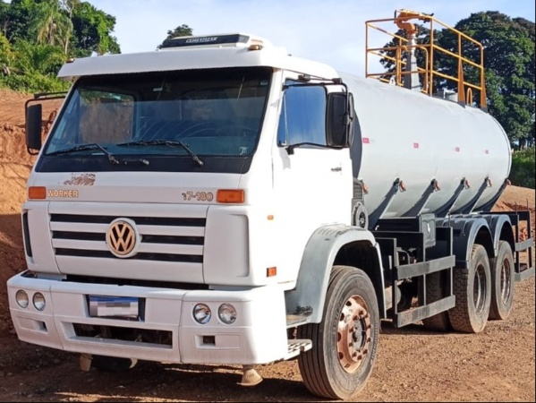 Caminhão Volkswagen 17180 ano 2011