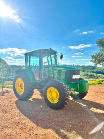 Trator John Deere 6100J ano 2022
