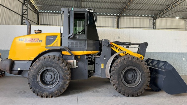 Pá Carregadeira New Holland W130B ano 2024