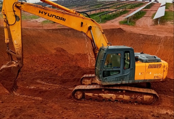 Escavadeira Hyundai 210 LC-7 ano 2009