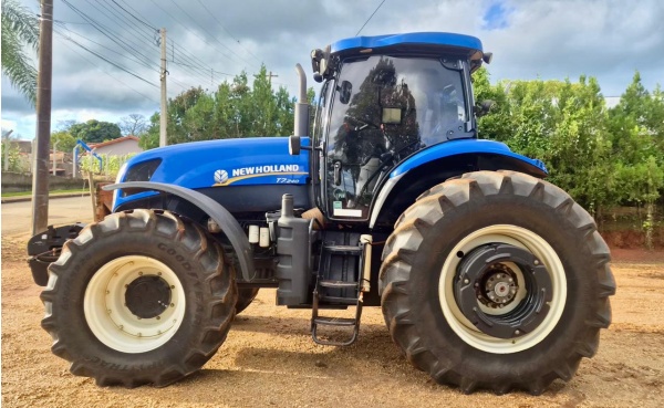 Trator New Holland T7.240 ano 2018