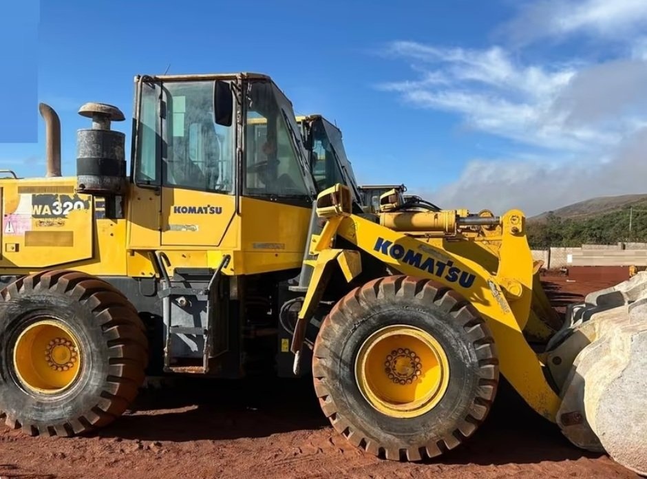 Pá Carregadeira Komatsu WA320 ano 2021