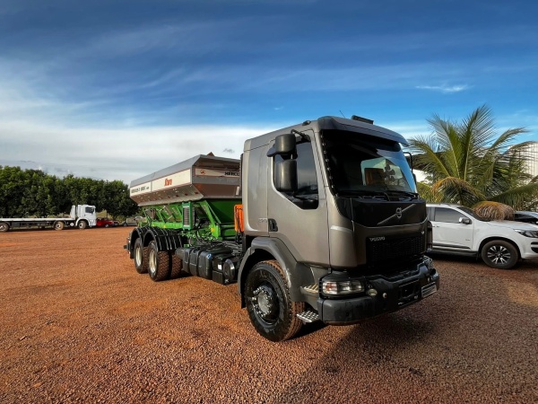 Caminhão Volvo VM 270
