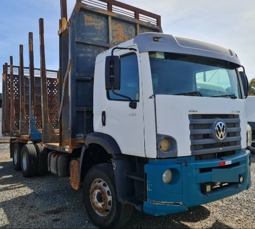 Caminhão Volkswagen 31.330 CRC 6X4 ano 2013