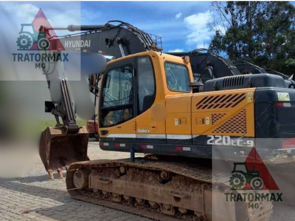 Escavadeira Hyundai R220 ano 2022
