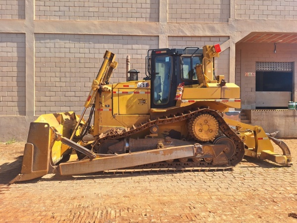 Trator de Esteira Caterpillar D6 T ano 2023