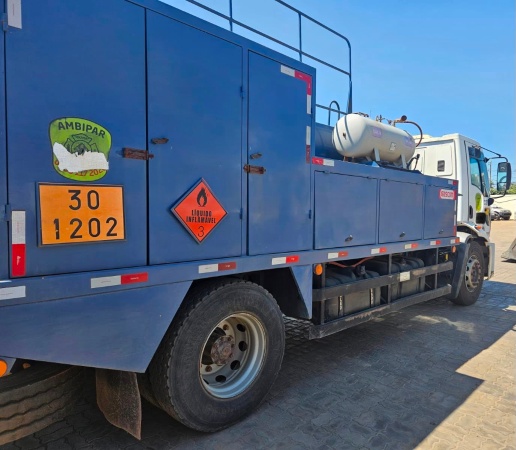 Caminhão Ford CARGO 1717 ano 2012