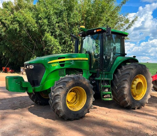 Trator John Deere 7210J ano 2014