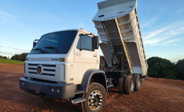 Caminhão Volkswagen 26.220 ano 2008