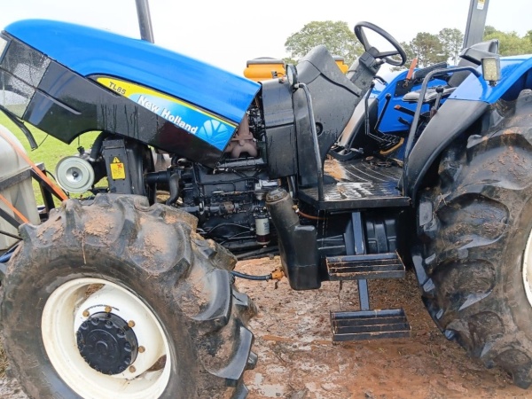 Trator New Holland TL85E ano 2006