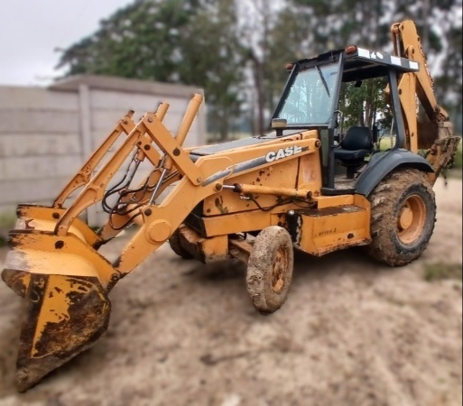 Retroescavadeira Case 580 L ano 2005