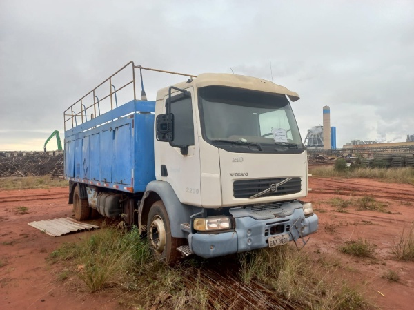 Caminhão Volvo VM 210 ano 2008