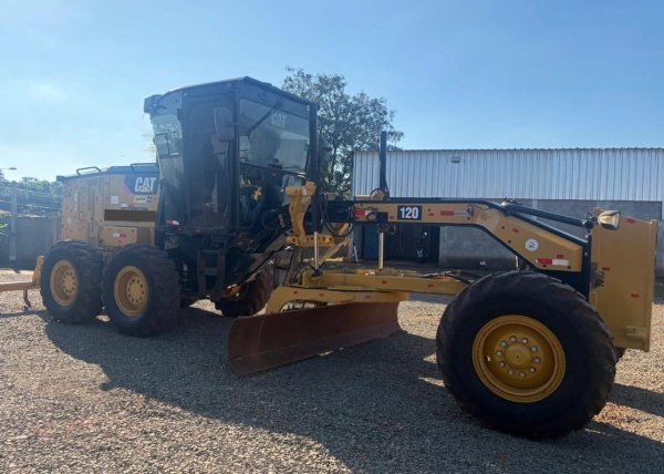 Motoniveladora Caterpillar 120 ano 2020