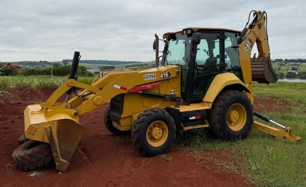 Retroescavadeira Caterpillar 416 E ano 2022