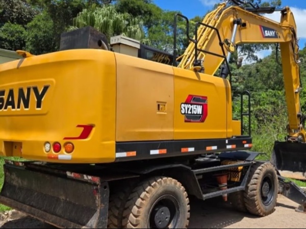 Escavadeira SANY SY215 - SY215 - Máquinas de Linha Amarela