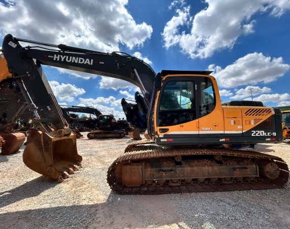 Escavadeira Hyundai R220LC-9 ano 2020 - R220LC-9 - Máquinas de Linha Amarela