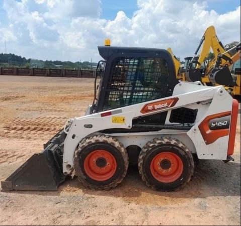 Mini Carregadeira Bobcat S450 ano 2025