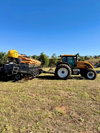 Trator Valtra BH224 HITECH ano 2021 - BH224 HITECH - Máquinas Agrícolas