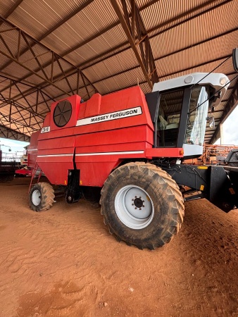Colheitadeira Massey Ferguson MF34 ano 2003