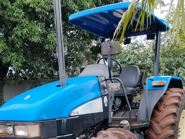 Trator New Holland TL 75E ano 2010