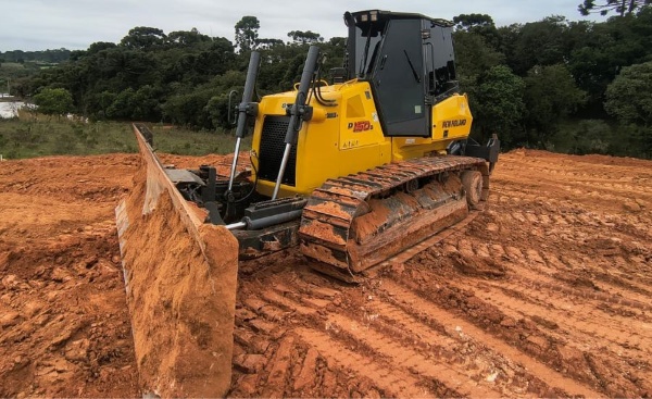 Trator de Esteira New Holland D150B ano 2012