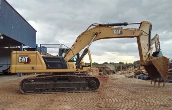 Escavadeira Caterpillar 345 ano 2021