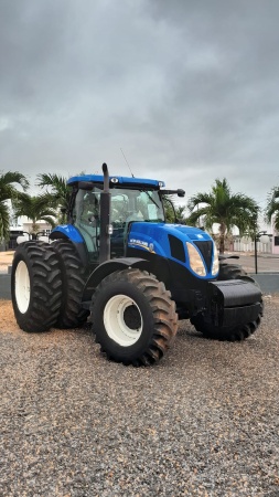 Trator New Holland T7.205 ano 2014