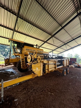 Colheitadeira New Holland TC 57 ano 2000