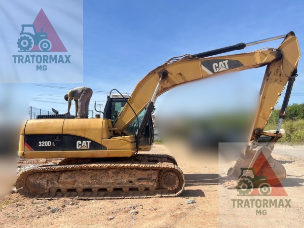Escavadeira Caterpillar 320DL ano 2012