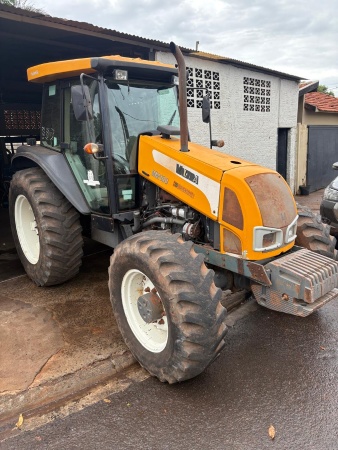 Trator Valtra BM 100 ano 2012