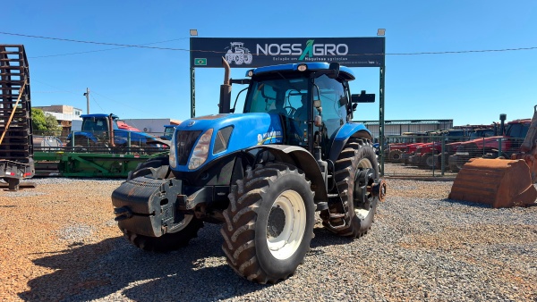Trator New Holland T7.245 ano 2015