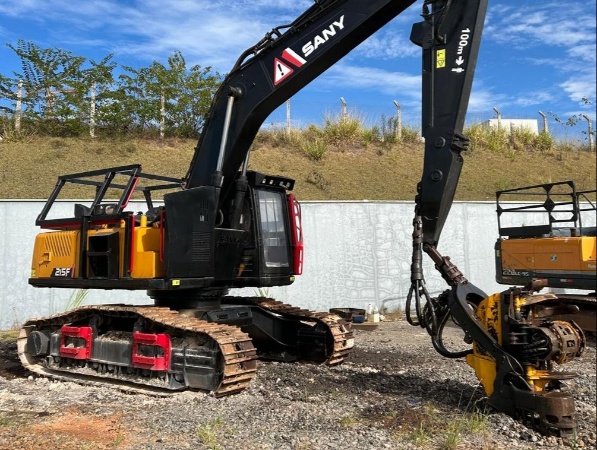 Escavadeira SANY SY215 F ano 2021