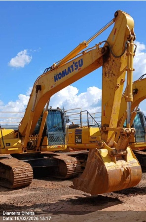 Escavadeira Komatsu PC210 ano 2022