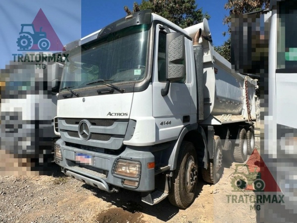 Caminhão Mercedes Benz Actros 4844 8X4 ano 2018