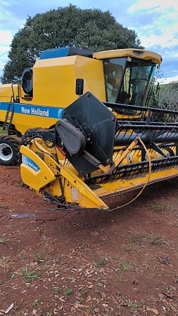 Colheitadeira New Holland TC 5090   ano 2010