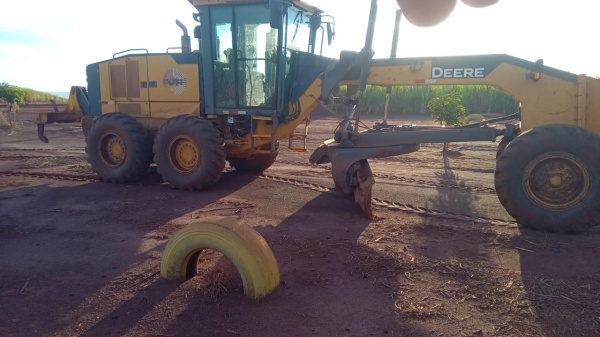 Motoniveladora John Deere 620G ano 2021