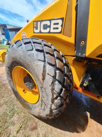 Rolo Compactador JCB VM116 ano 2022