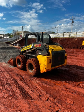 Mini Carregadeira New Holland L218