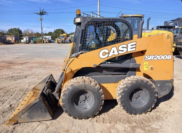 Mini Carregadeira Case SR200B ano 2020
